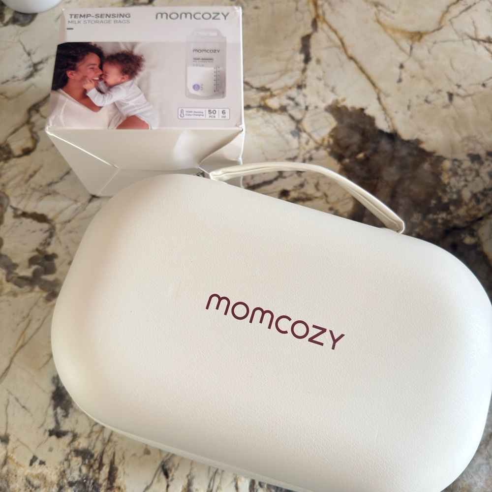 Momcozy Mobile Style™ Hands-free Breast Pump | M6 - and storage bags